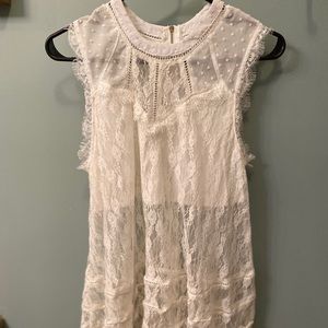 White lace islet sleeveless top
